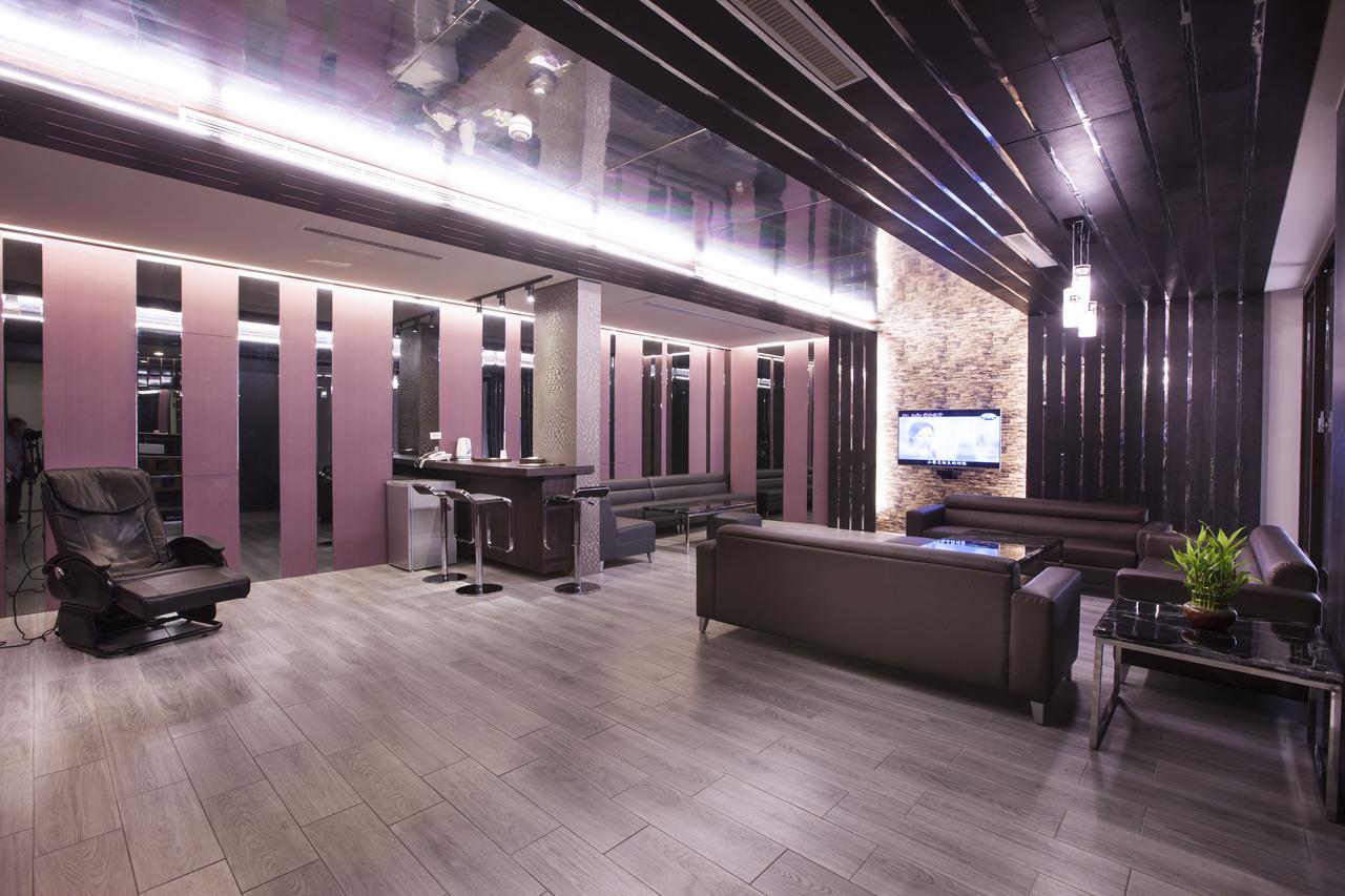 Foxdou Business Motel Tainan Exteriör bild