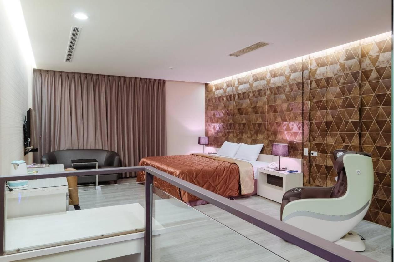 Foxdou Business Motel Tainan Exteriör bild