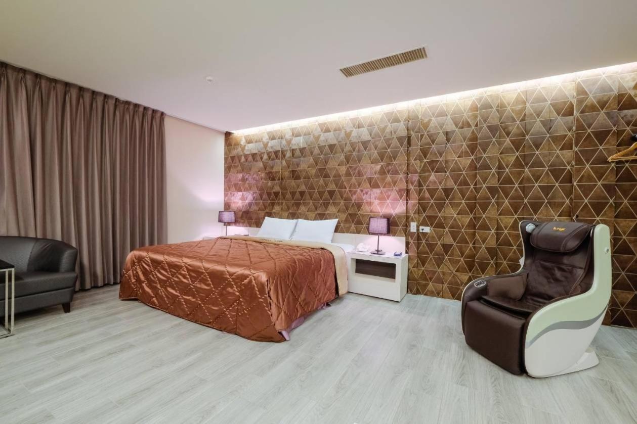 Foxdou Business Motel Tainan Exteriör bild