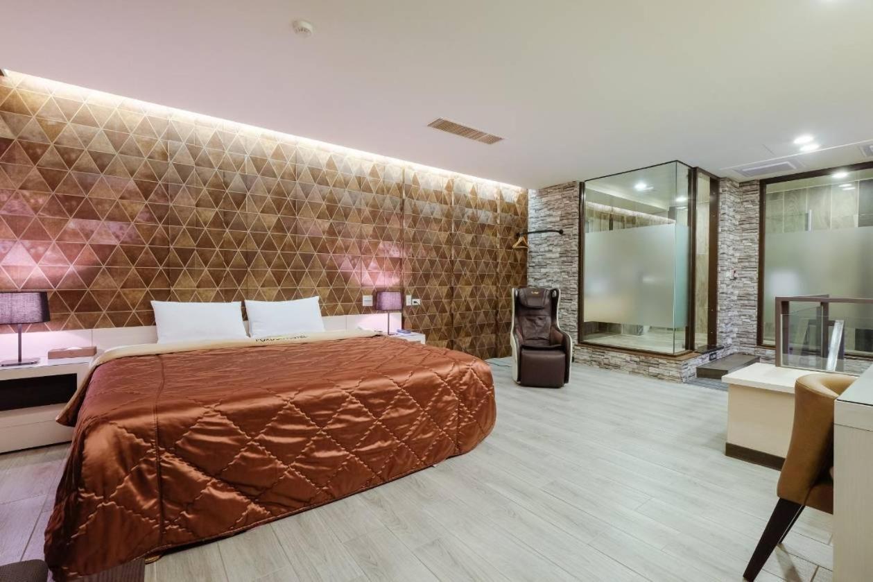 Foxdou Business Motel Tainan Exteriör bild